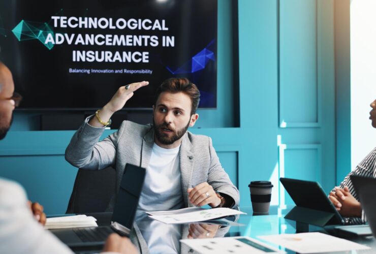 Équipe de courtiers assistant à une présentation sur l’intelligence artificielle