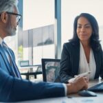 Équipe de courtage configurant ses outils selon son activité spécialisée